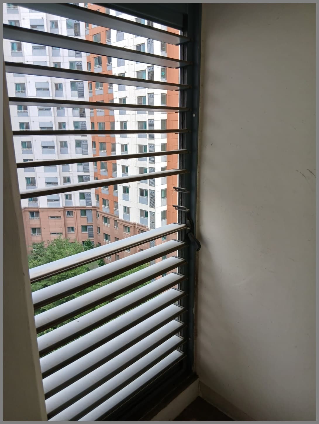 서울시 용산구 신계동 용산이편한세상 아파트 루버창 시공