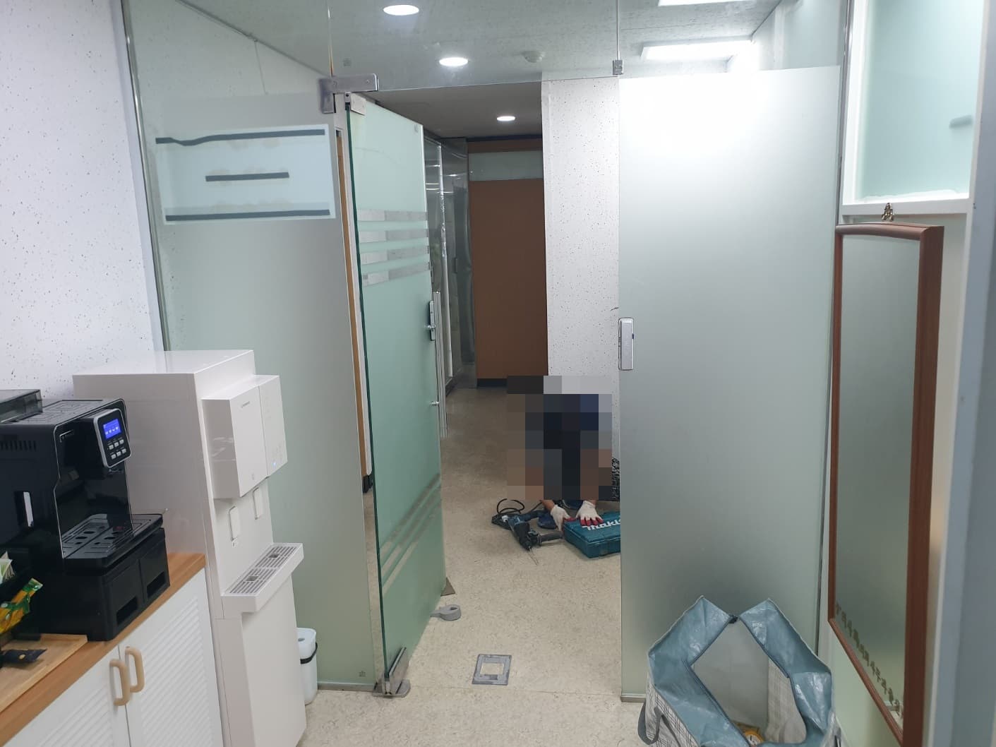 서울시 광진구 구의동 유리문(강화도어) 힌지 교체 시공