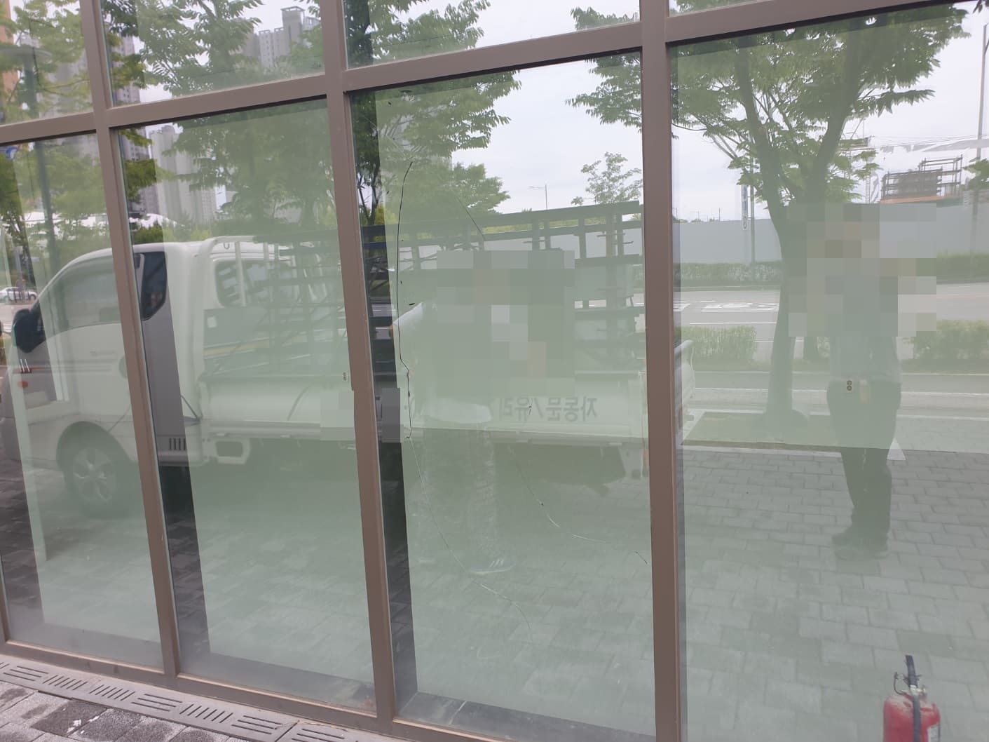 인천 연수구 송도동 더샵트리플타워 상가 유리 시공