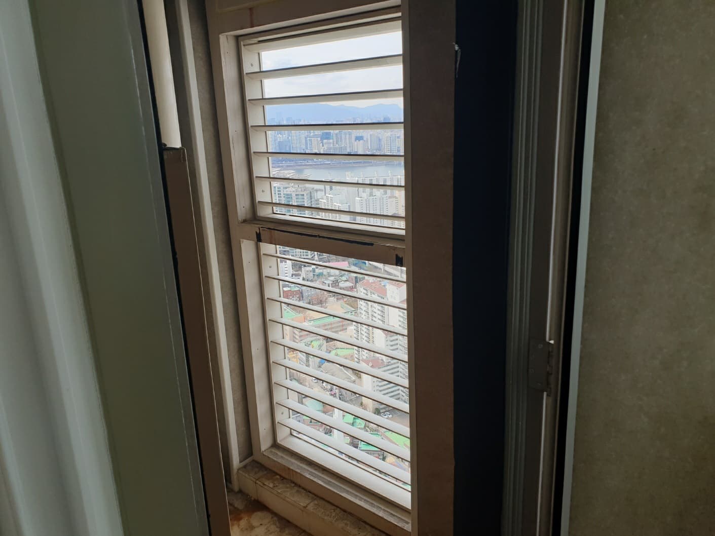 서울시 광진구 자양동 더샵스타시티 에어컨실외기실 루버창 시공