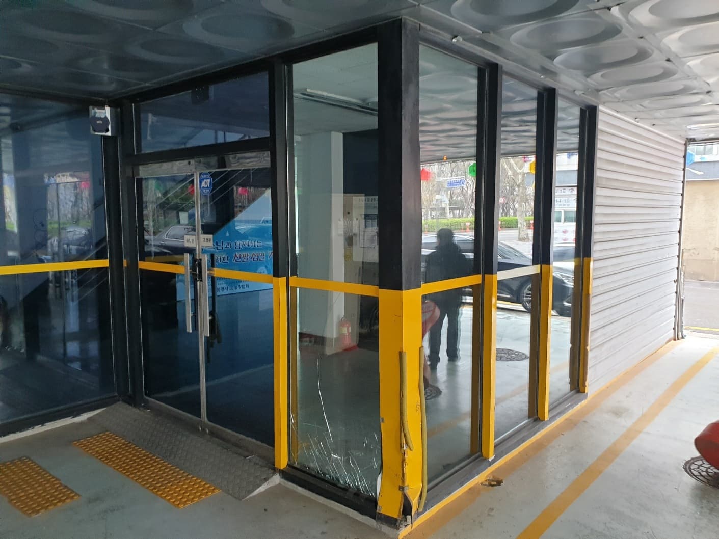 서울시 송파구 석촌동 불광사 주차장 금속 및 유리 시공
