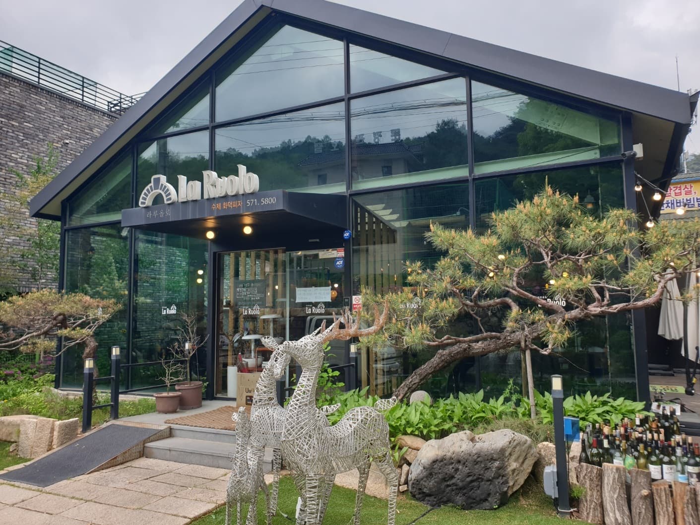 경상북도 문경시 문경읍 수제 화덕피자 전문점 라루올로 유리 쇼케이스 시공