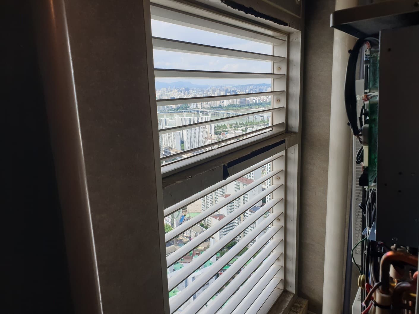 서울시 광진구 더샵스타시티 에어컨 실외기실 루버창 시공