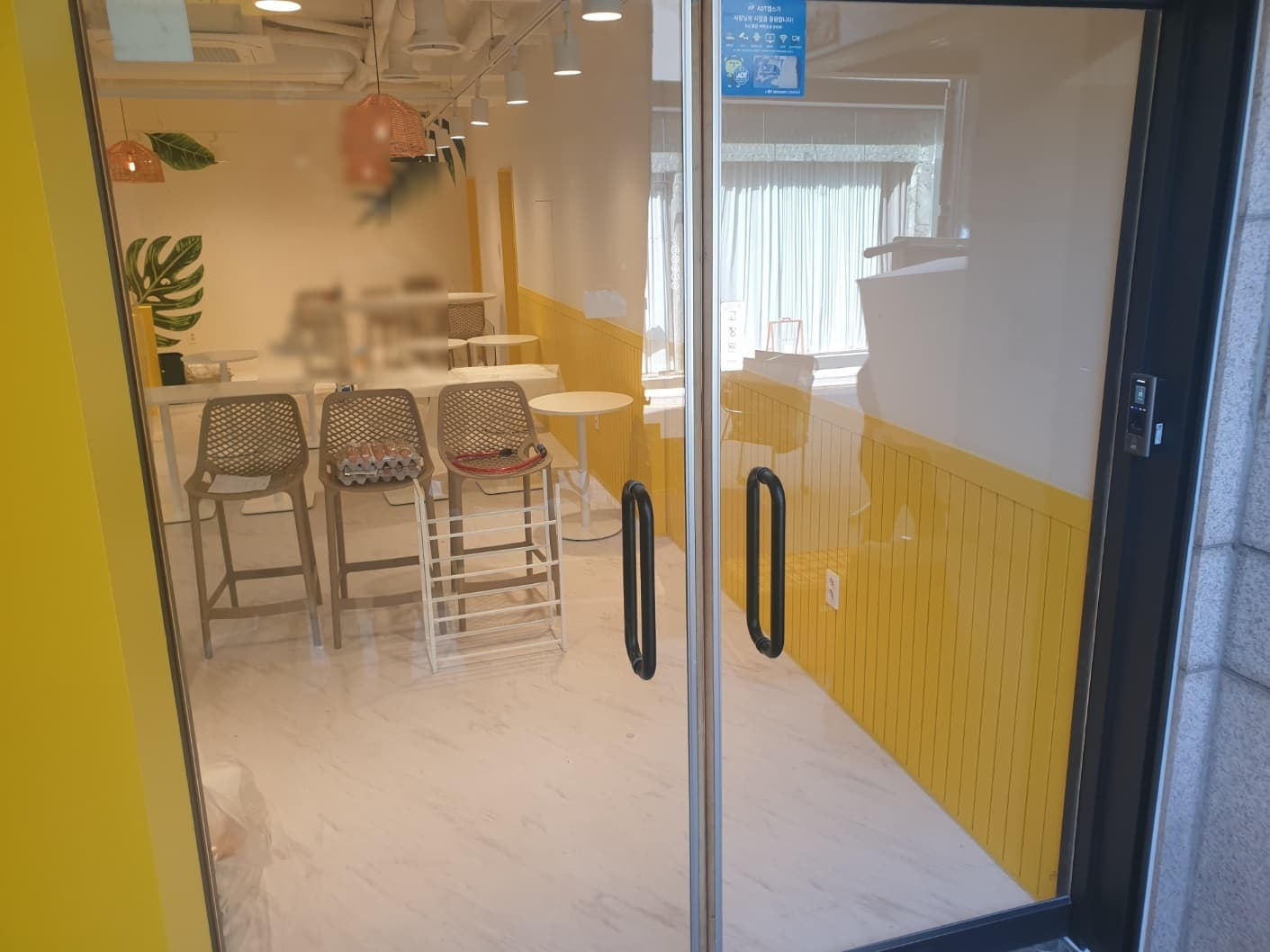 서울시 강남구 대치동 유리문 강화도어 손보호대 교체