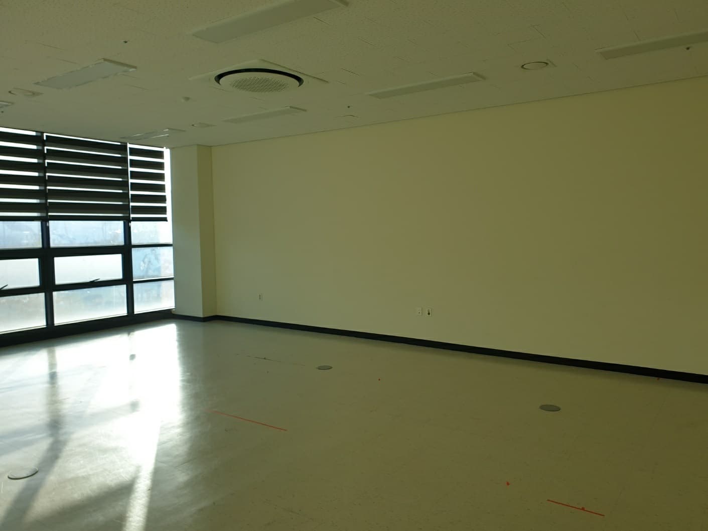 0064_2024.12.23_김포시 장기동 김포마스터비즈파크 유리 파티션 시공