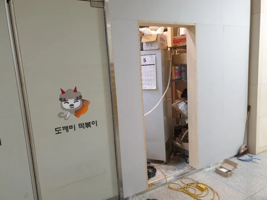 경기 고양시 일산동구 정발산동 상가 강화도어 시공 - 이미지 1