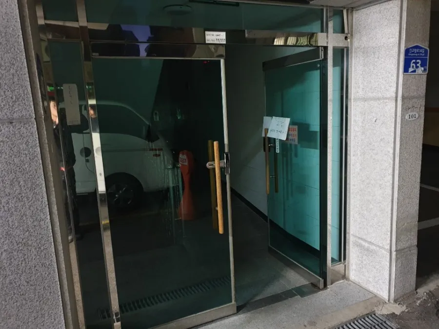 경기 고양시 일산동구 정발산동아파트 강화도어 수리 - 이미지 1