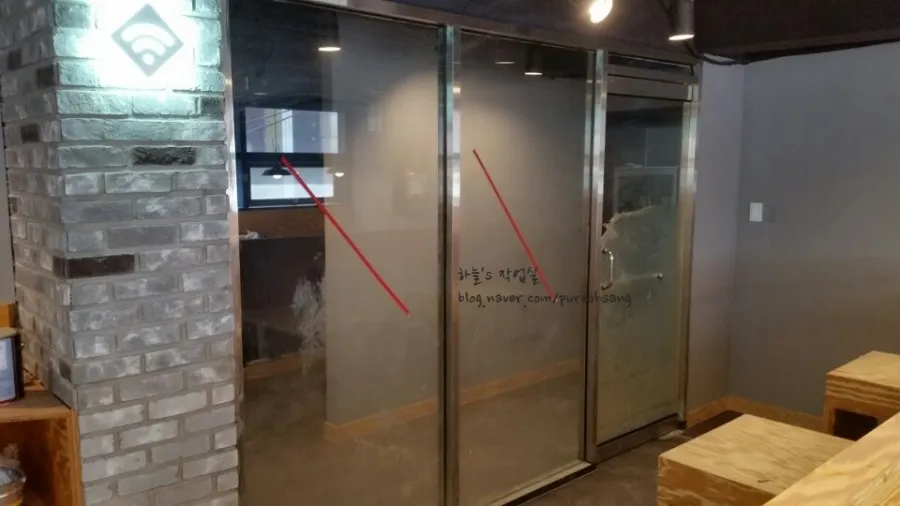 신림동 샤로수길 스터디 카페 파티션 및 강화도어 시공 - 이미지 1