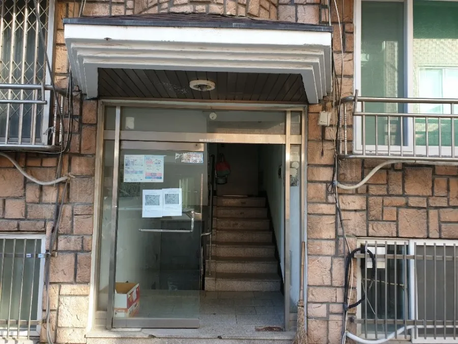 수원 강화도어 출입문 및 힌지 시공 - 이미지 1