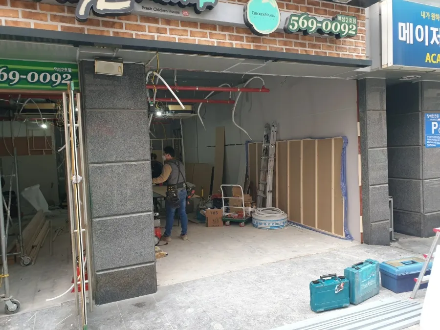 서울시 강남구 역삼동 유리 및 유리문 시공 - 서울시 강남구 강화도어 수리 및 설치 - 이미지 1
