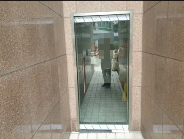 경기 고양시 일산서구 주엽동 유리문 강화도어 시공 및 힌지, 프레임 상놋트 교체 시공