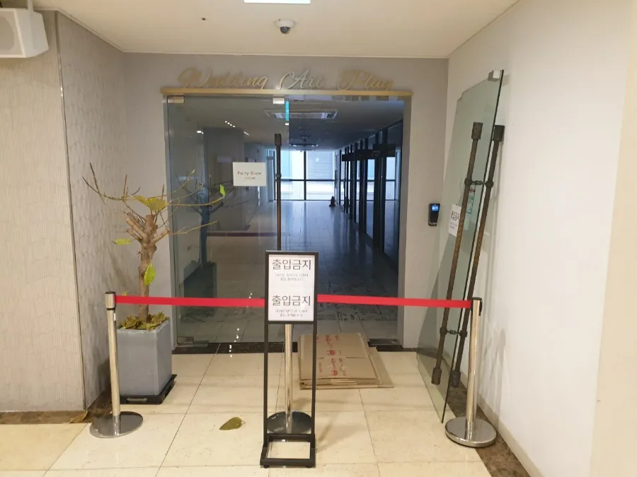 양천구 목동서로 225, 2층 로운아트홀 강화도어(유리문) 수리 - 이미지 1